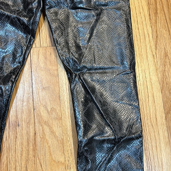 7 FOR ALL MANKIND Snake Printed Faux Leather Legging Pants Grey High Rise - Picture 7 of 11